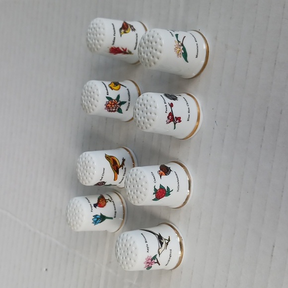 Set of 8 vintage State Thimbles all different includes motto, bird, & flower - Picture 4 of 6